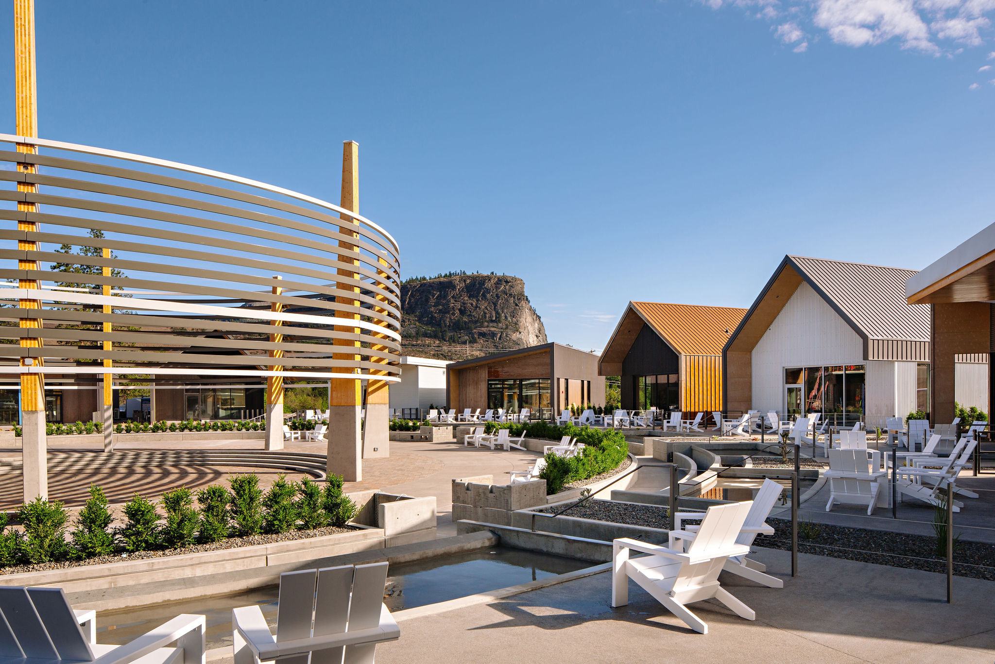 織田義郎　winery village 33/50 District Wine Village - Destination Osoyoos